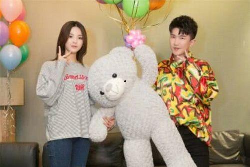 娱乐圈可以吃瓜的博主,揭秘幕后故事，博主带你尝鲜吃瓜